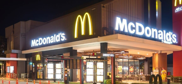 McDonald's z zyskiem na akcje w wysokości 2,83 USD i przychodami w wysokości 6,52 mld USD (Q1 2026)