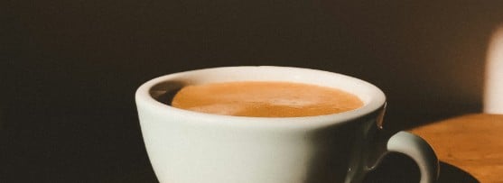 Dolar stabilizuje się po ostatniej wyprzedaży