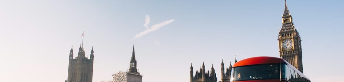 Funt brytyjski traci po słabszych danych o wzroście gospodarczym – rynek umacnia oczekiwania na obniżkę stóp