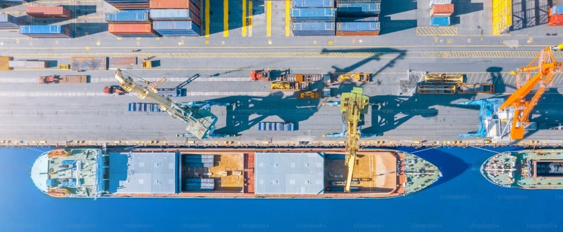 Nadwyżka handlowa UE pod presją ceł USA i wzrostu importu z Chin