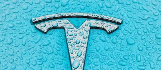 Tesla z rekordowymi przychodami, ale niższym zyskiem na akcję