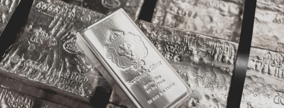 Kontrakty na srebro tracą ponad 4,7% 