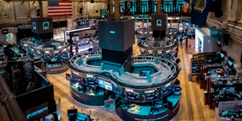 Start Wall Street: Technologia wspiera Nasdaq, ale ropa i geopolityka studzą nastroje