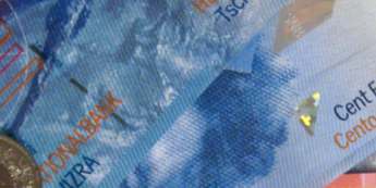 CHF: SNB siłuje się z rynkiem