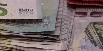 Handel detaliczny w strefie euro słabnie, sprzedaż spada o 0,1%