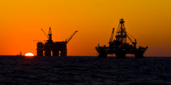 Ruszyła konferencja OPEC+, ropa w dół