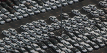 DAX: na ręcznym hamulcu Mercedesa
