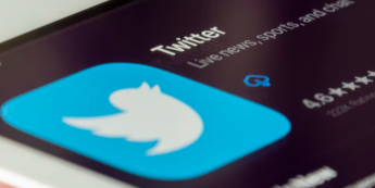 Twitter traci ponad 18 proc.