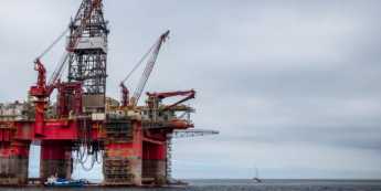 Kontynuacja przeceny na ropie, akcje ExxonMobile idą w dół
