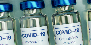 USA: koncerny farmaceutyczne i nowy szczep wirusa COVID-19