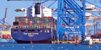 Dolar odrabia straty po wyroku Sądu Najwyższego, ale niepewność pozostaje wysoka