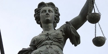 GOOG: prawo to broń obusieczna 