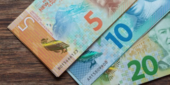 Dolar nowozelandzki pod presją, rynek w kluczowym punkcie