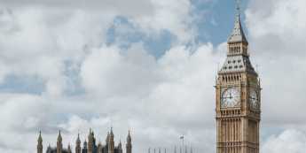 FTSE 100 spada 