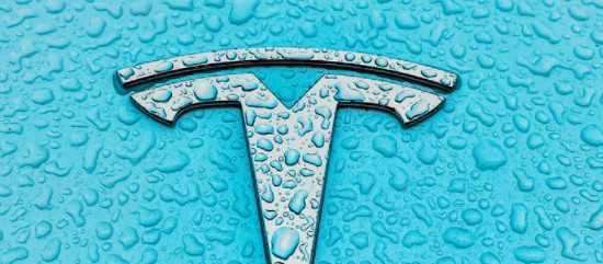 Tesla rośnie ponad 10%